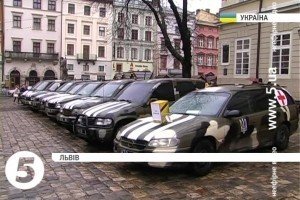 Львівські волонтери передали на Схід 10 автомобілів