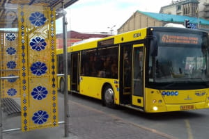 У зв'язку з нічним обстрілом Києва тимчасово змінено маршрути громадського транспорту
