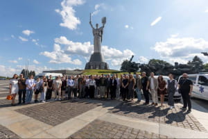 Медеваки і пікапи для фронту: Фонд Порошенка розширює співпрацю з Ukraine Focus