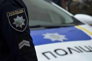На Київщині поліція шукає нападника, який стріляв у водія авто: чоловіка госпіталізовано