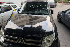 У Києві чоловік розстріляв з пістолета авто на ходу
