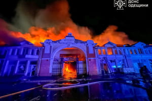 рф масовано атакувала центр Одеси: є загиблі, пошкоджено ринок 