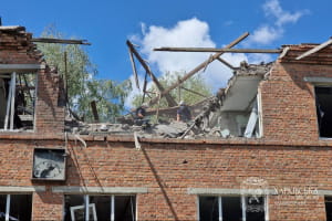 Наслідки удару російського КАБ по медичному закладу в Харкові: є поранені та загиблий (оновлено)