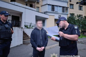У Києві біля супермаркету сталася стрілянина: є поранений