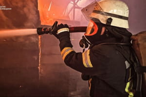 Оккупанты обстреляли Белую Церковь: горели гражданские предприятия