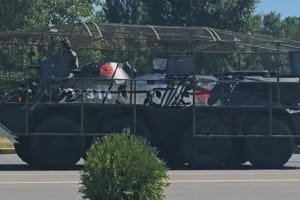 На вулицях прикордонного з Україною білоруського Гомеля помічено бронетранспортери