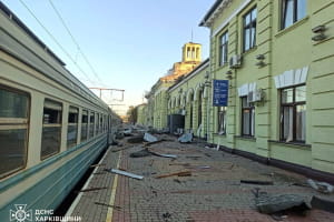 росія атакувала Лозову на Харківщині: пошкоджено залізничний вокзал, є загиблі й поранені, у місті перебої з водою та світлом (оновлено)