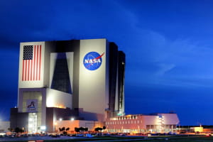 США прагнуть виграти космічну гонку: хочуть закріпитися на Місяці за допомогою ядерних технологій