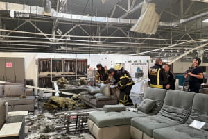 У Харкові російський дрон влучив у дах магазину, є потерпілі (оновлено)