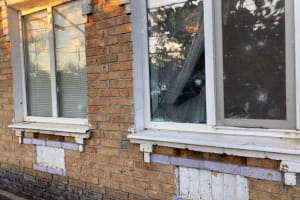 Россияне обстреляли Днепропетровскую область: есть пострадавшие, повреждены частные дома и лицей