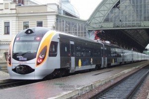 "Укрзалізниця" збільшила кількість додаткових поїздів до Великодня 