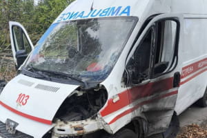 На Харківщині ворог атакував швидку: поранено медиків 
