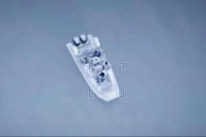 ГУР МО Украины показало уничтожение российского катера возле Железного Порта