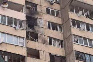 Росіяни вдарили дроном по житловому будинку в Херсоні – поранено двох жінок