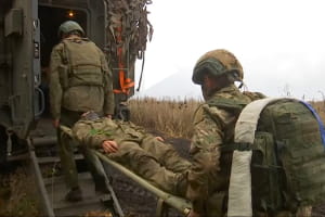 Российские воины "героически" стреляют друг в друга ради обещанных государственных выплат