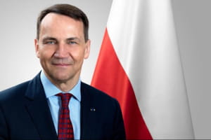 На фоне скандального решения Венгрии Сикорский пригласил Мадяра в Польшу 