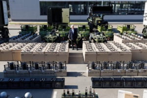 "Підтримка ЗСУ – наш пріоритет": Порошенко повіз на фронт дрони та техніку