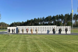 Під Києвом на НВМК провели перше поховання невідомих воїнів