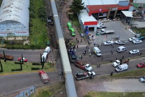 В Мексике грузовой поезд столкнулся с автобусом: 10 погибших, более 60 раненых