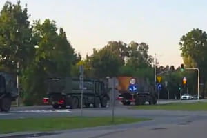 Польша активно стягивает свои войска к границе с Беларусью (видео)