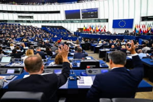 Европарламент одобрил процедуру "расширенного сотрудничества" по предоставлению Украине кредита в размере &euro;90 млрд