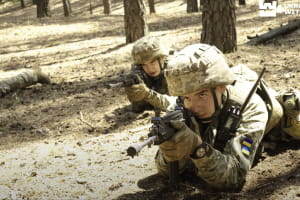 "Діти ТікТоку та асфальту" на війні: чому молодь іде у військо і як витрачає мільйон – "Український свідок"