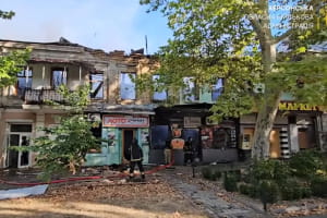 Російські військові обстріляли з артилерії житлові будинки в центрі Херсона