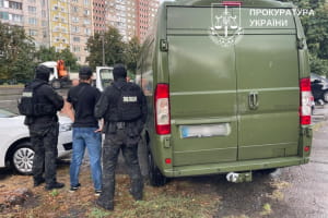 В Киеве задержали женщину, продававшую авто для ВСУ, ввезенные как гуманитарная помощь