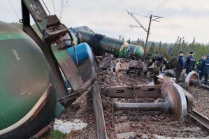 Серія вибухів на російській залізниці: з рейок зійшли потяги, є загиблі