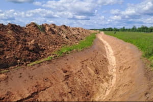 Естонці почали зводити на кордоні 40-кілометровий протитанковий рів