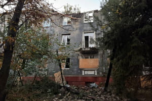 Армія рф вдарила дронами по готелю у Краматорську