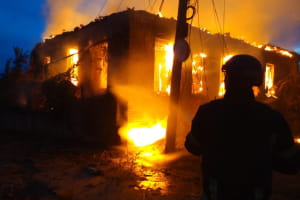 росія обстріляла цивільні об'єкти на Дніпропетровщині: пошкоджені приватні оселі та газогін