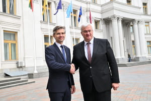 Новый пакет санкций должен жестко ударить по "Роснефти" и "Лукойлу" – министр иностранных дел Литвы во время визита в Украину 