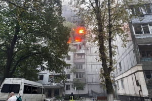 Атака рф на Дніпро: пошкоджена багатоповерхівка, є загиблий, кількість потерпілих зростає (оновлено)