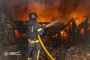 Наслідки атаки БпЛА на Харківщині: спалахнули пожежі, є постраждалі