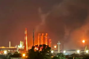 Безпілотники знову атакували НПЗ на росії: куди прилетіли цього разу 