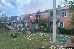 В Сумской области россияне ударили беспилотником по жилому дому: погибли супруги с детьми, стало известно что женщина была беременна двойней (обновлено)