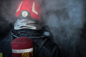 Закройте окна: во Львове из-за черного дыма власти выясняют, есть ли опасность для населения