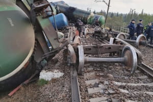 В Ленинградской области рф сошел с рельсов поезд с военным грузом