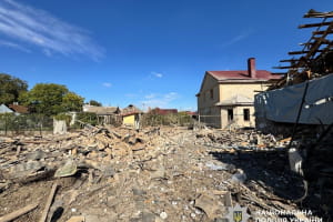 Последствия атаки на Херсонскую область: погиб мужчина, среди пострадавших полицейская (обновлено)