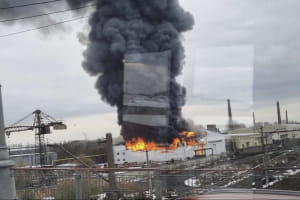 В Новосибирске горит завод, производящий электронику для оборонной промышленности рф &ndash; фото, видео