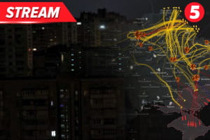 Из-за массированной атаки на Киев часть города без света, много пострадавших: что известно – трансляция