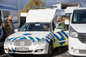 Двадцать медицинских эвакуационных машин для ТрО уже на фронте – Порошенко