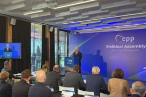 Война с россией, война против популизма, война за демократию – Порошенко выступил на Политической ассамблее ЕНП