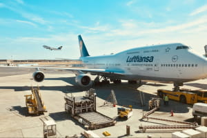 Через подорожчання пального Lufthansa скасувала тисячі авіарейсів