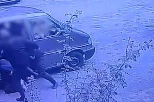 Нанесли до 15 ударів: у Києві двоє поліцейських побили чоловіка біля ТЦК