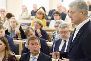 Суд рассматривает иск Порошенко относительно санкций СНБО, власти засекречивают процесс – адвокат прокомментировал (обновлено)
