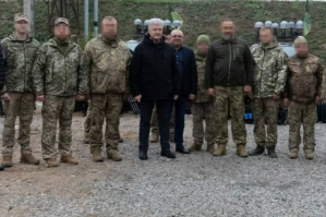 Порошенко передав військовим партію комплексів "Ай-Петрі" для захисту українського неба