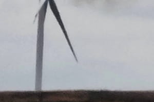 Російський дрон ударив по вітряку в Краматорську