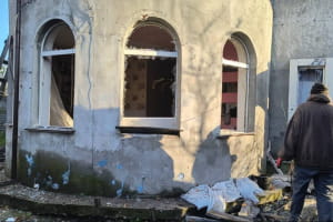 Враг атаковал Черниговскую область: есть пострадавшие, поврежден энергообъект, ряд населенных пунктов без света – обновлено (фото)